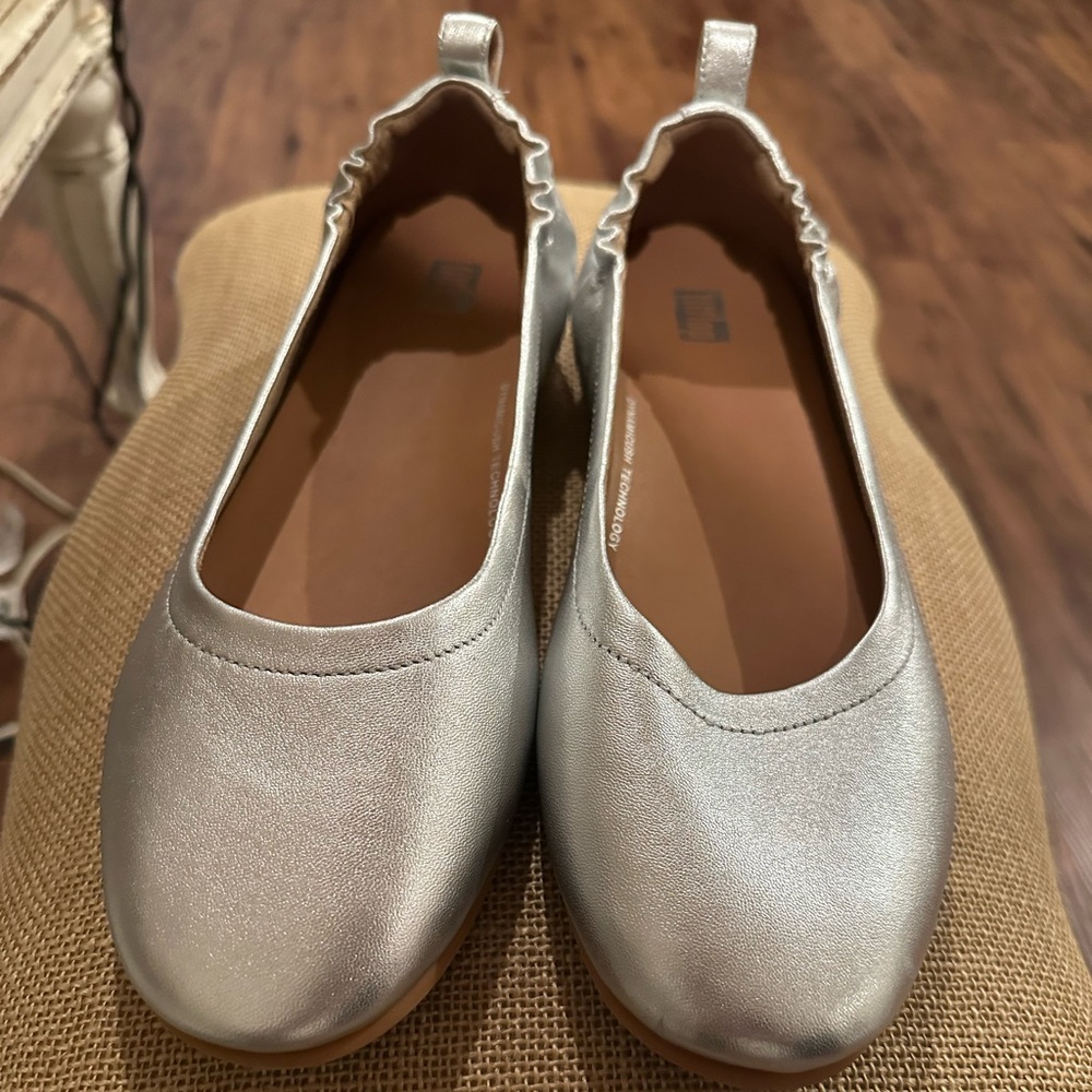 Fitflop Silver Flats with Elastic Topline and Flexible Design (NWT)